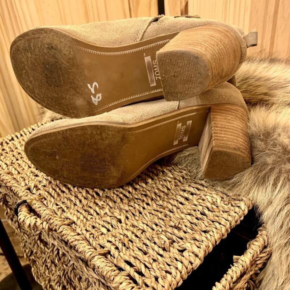 Toms Lunata Heeled Ankle Boots 8.5 Taupe Suede Tassled Booties Boho Neutral Tan - Picture 10 of 11